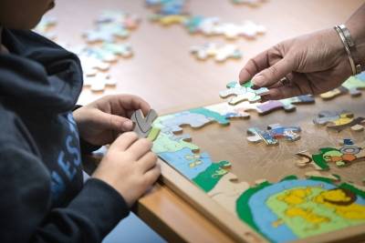 Ouders van een so-leerling vertellen over hun zoektocht naar de juiste so-school.