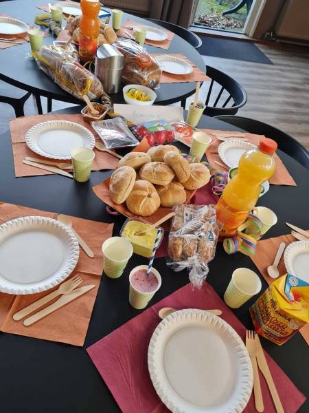 Nationaal Schoolontbijt voor de jongeren van IZEO Via Icarus