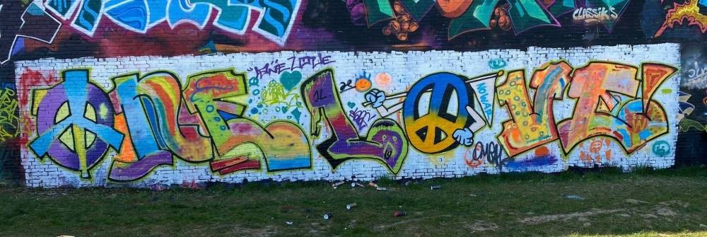 Leerlingen van vso De Buitenhof gaan aan de slag met graffiti.