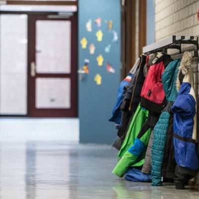 Op onze so-locatie lopen twee derdejaarsstudenten sinds het begin van dit schooljaar stage. Hoe gaat het met ze en waarom kozen ze specifiek voor een stageplek in het gespecialiseerd onderwijs?