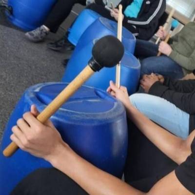 Olievaten als muziekinstrument